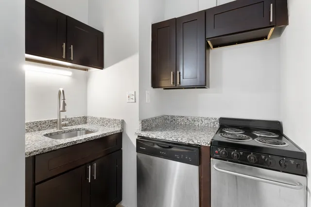$1,563 | 4520 North Clarendon Avenue, Unit 608, Chicago, IL 60640