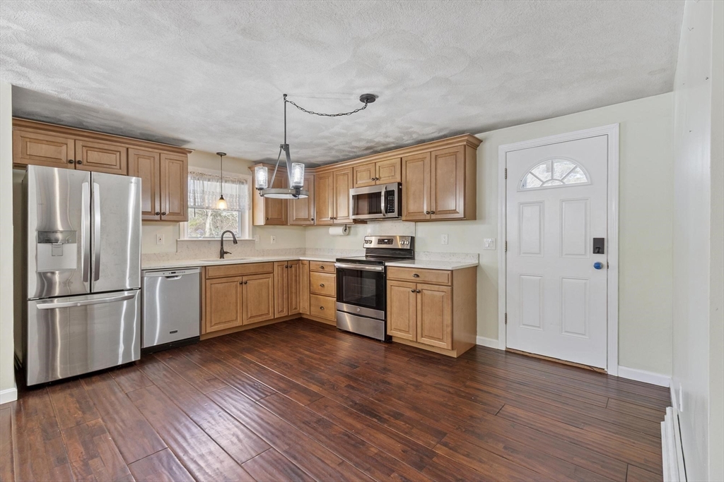 34 Northside Road Charlton, MA 01507 - Photo 5 of 38 Gallery Image 5