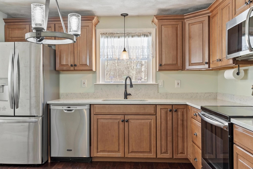 34 Northside Road Charlton, MA 01507 - Photo 7 of 38 Gallery Image 7