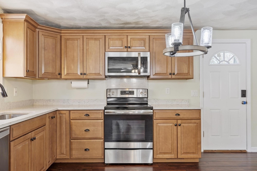 34 Northside Road Charlton, MA 01507 - Photo 8 of 38 Gallery Image 8