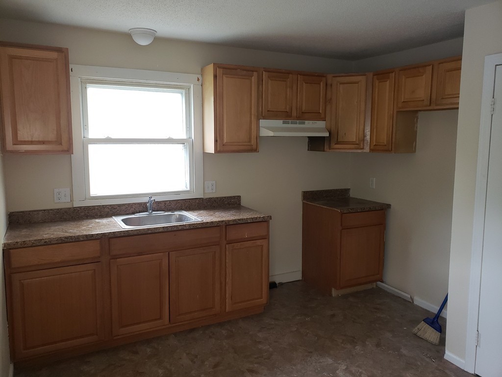 42-44 Chester Street Springfield, MA 01105 - Photo 2 of 11