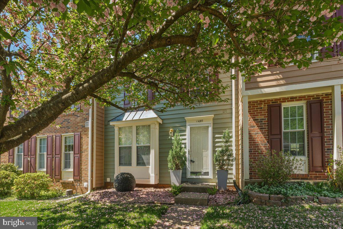 1490 Autumn Ridge Circle Reston, VA 20194 - Photo 2 of 29