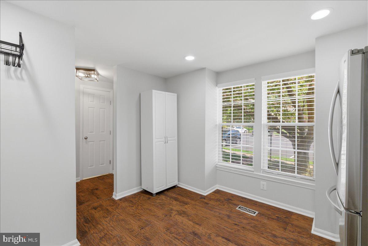 1490 Autumn Ridge Circle Reston, VA 20194 - Photo 6 of 29