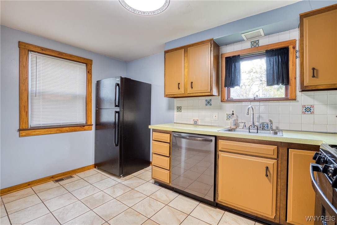 161 Pullman Avenue Tonawanda Town, NY 14217 - Photo 4 of 20 unit 1 kitchen