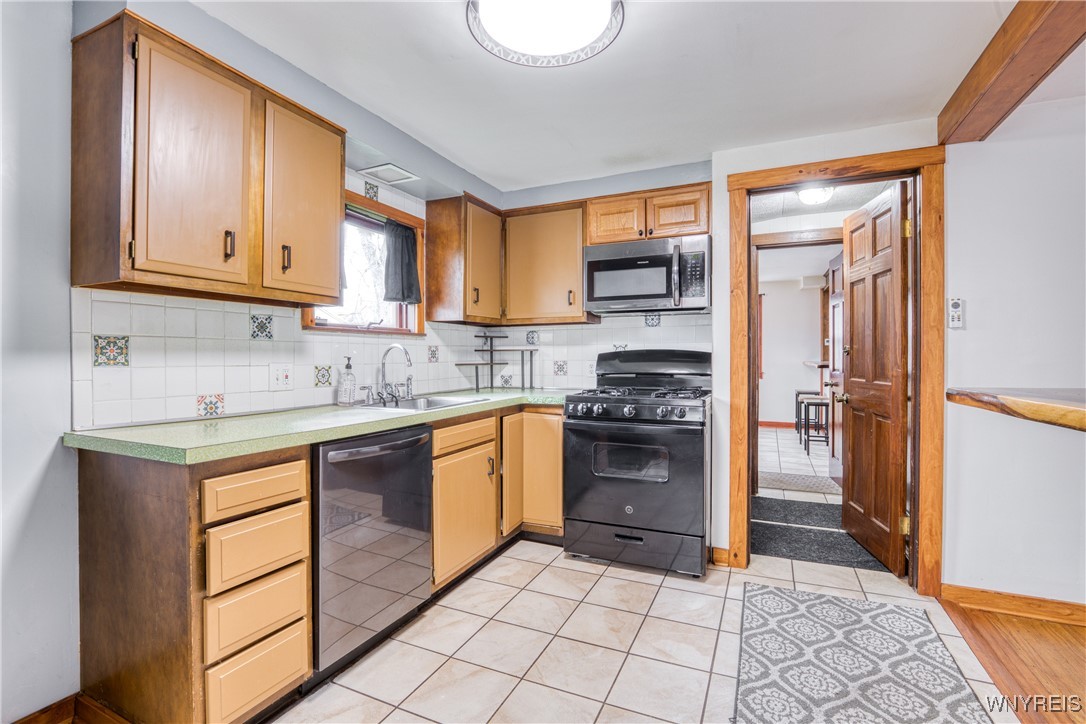 161 Pullman Avenue Tonawanda Town, NY 14217 - Photo 5 of 20 unit 1 kitchen