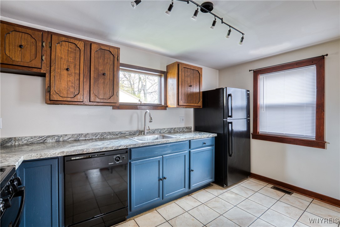 161 Pullman Avenue Tonawanda Town, NY 14217 - Photo 10 of 20 unit 2 kitchen