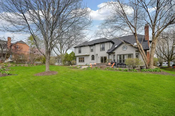 a view of a house with backyard and garden