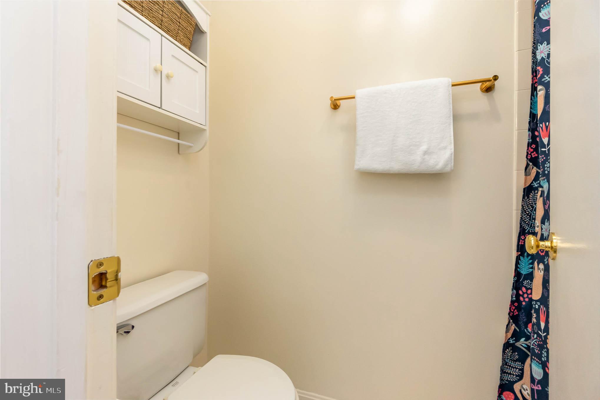 4924 Columbia Road, Unit 5 Columbia, MD 21044 - Photo 23 of 29 Primary suite bathroom