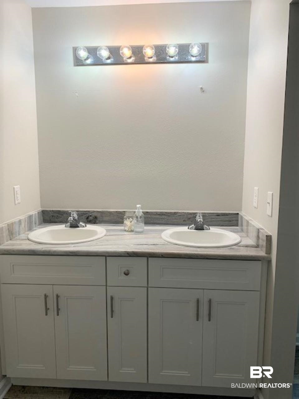 1049 Amazon Drive Foley, AL 36535 - Photo 17 of 24 Master Bath