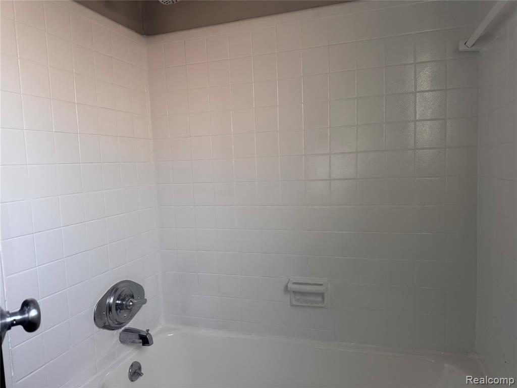 629 West Maple Road, Unit 7 Clawson, MI 48017 - Photo 8 of 10