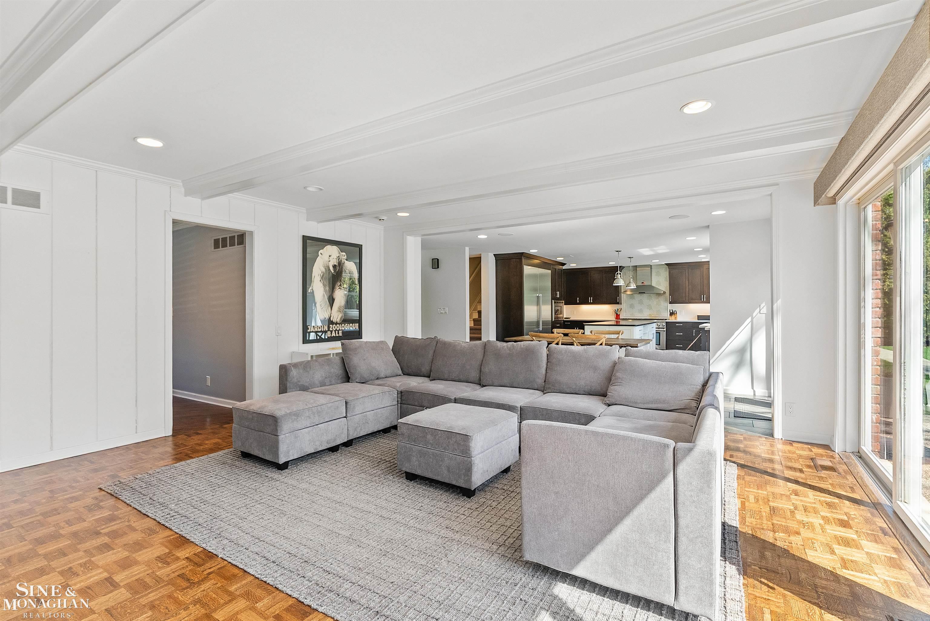 71 North Deeplands Road Grosse Pointe, MI 48236 - Photo 18 of 68 50172866-a7158950-39e2-48d5-afcb-1c93bc50531e.JPG