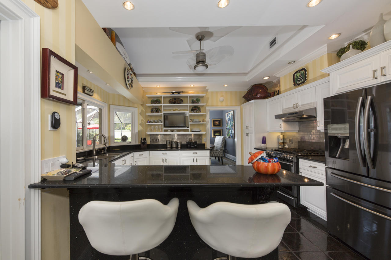 5371 Southeast Merion Way Stuart, FL 34997 - Photo 29 of 40 Kitchen