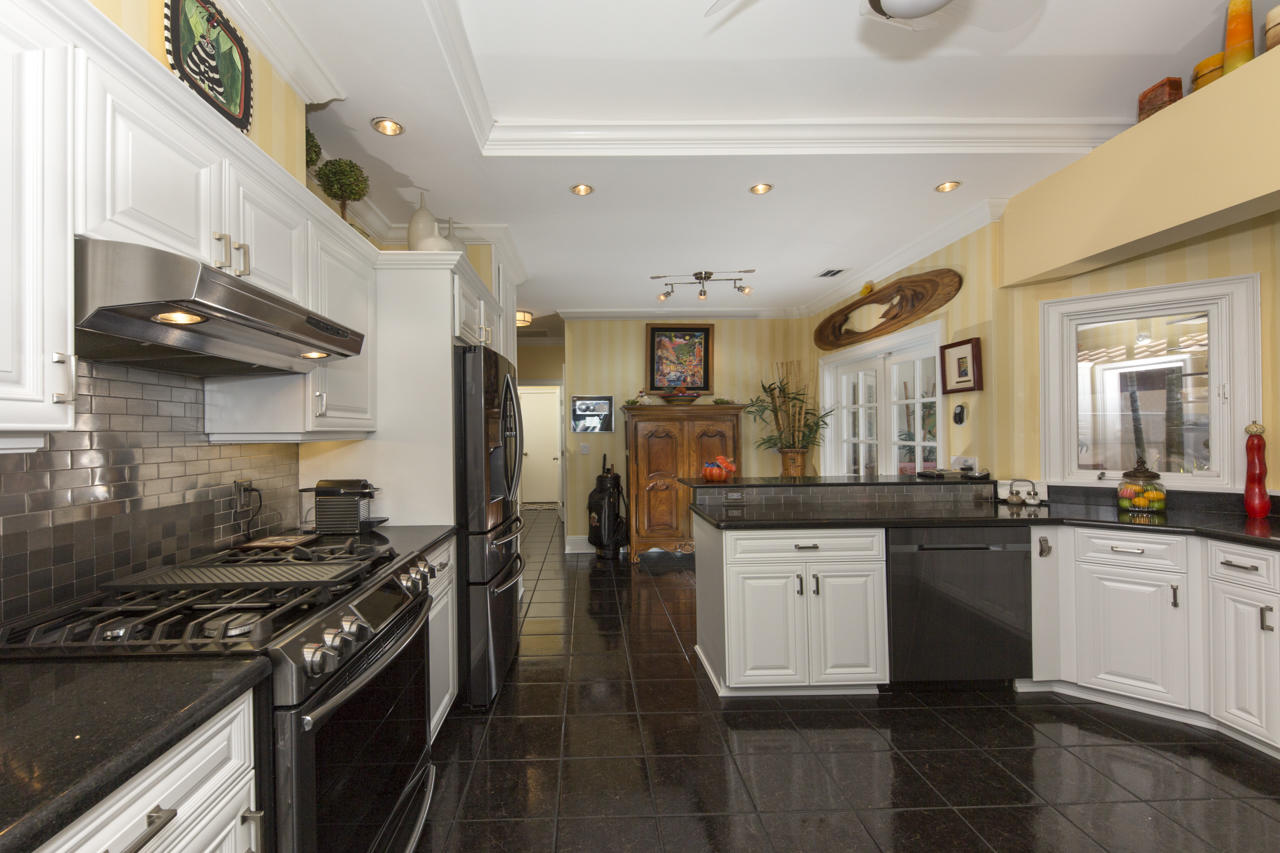 5371 Southeast Merion Way Stuart, FL 34997 - Photo 30 of 40 Kitchen