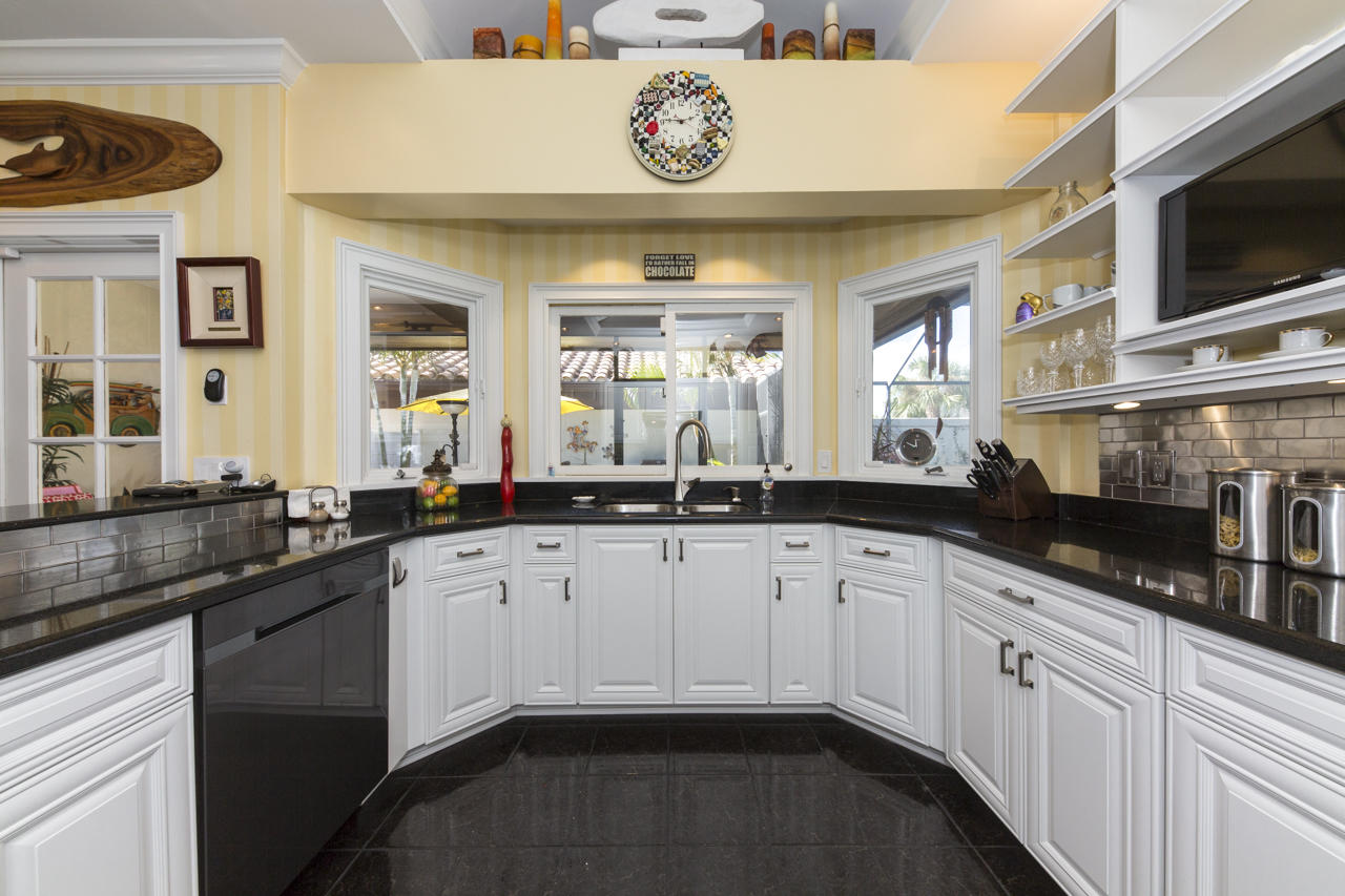 5371 Southeast Merion Way Stuart, FL 34997 - Photo 32 of 40 Kitchen