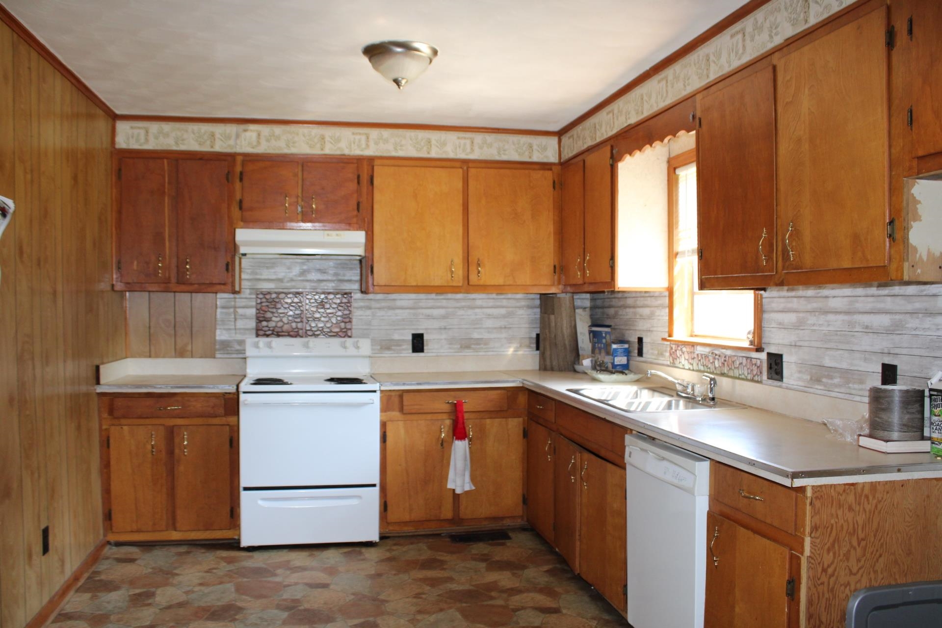 584 Chisholm Lake Road Ripley, TN 38063 - Photo 3 of 28 a kitchen with a sink stove and cabinets