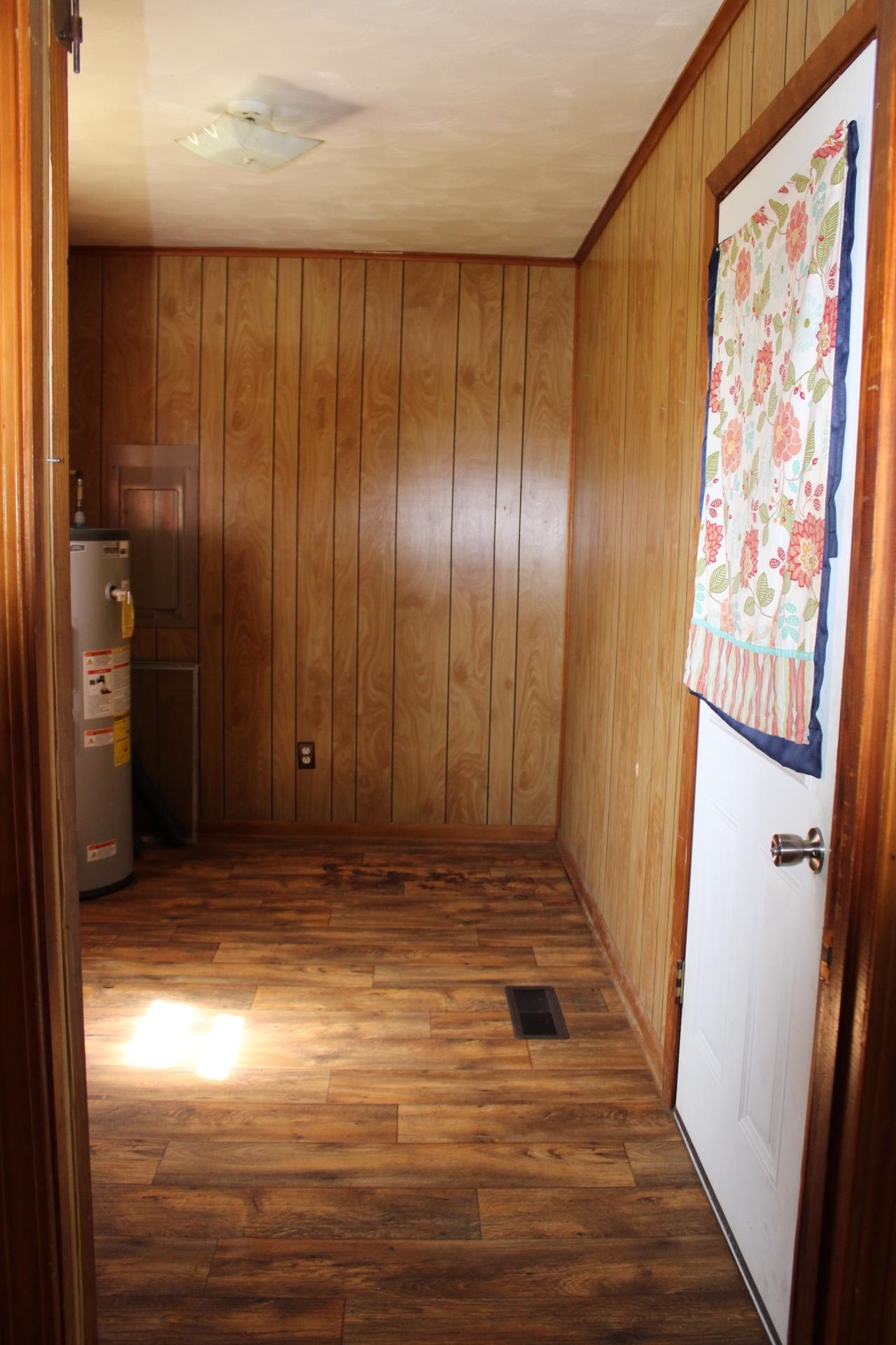 584 Chisholm Lake Road Ripley, TN 38063 - Photo 10 of 28 a view of entryway with wooden floor