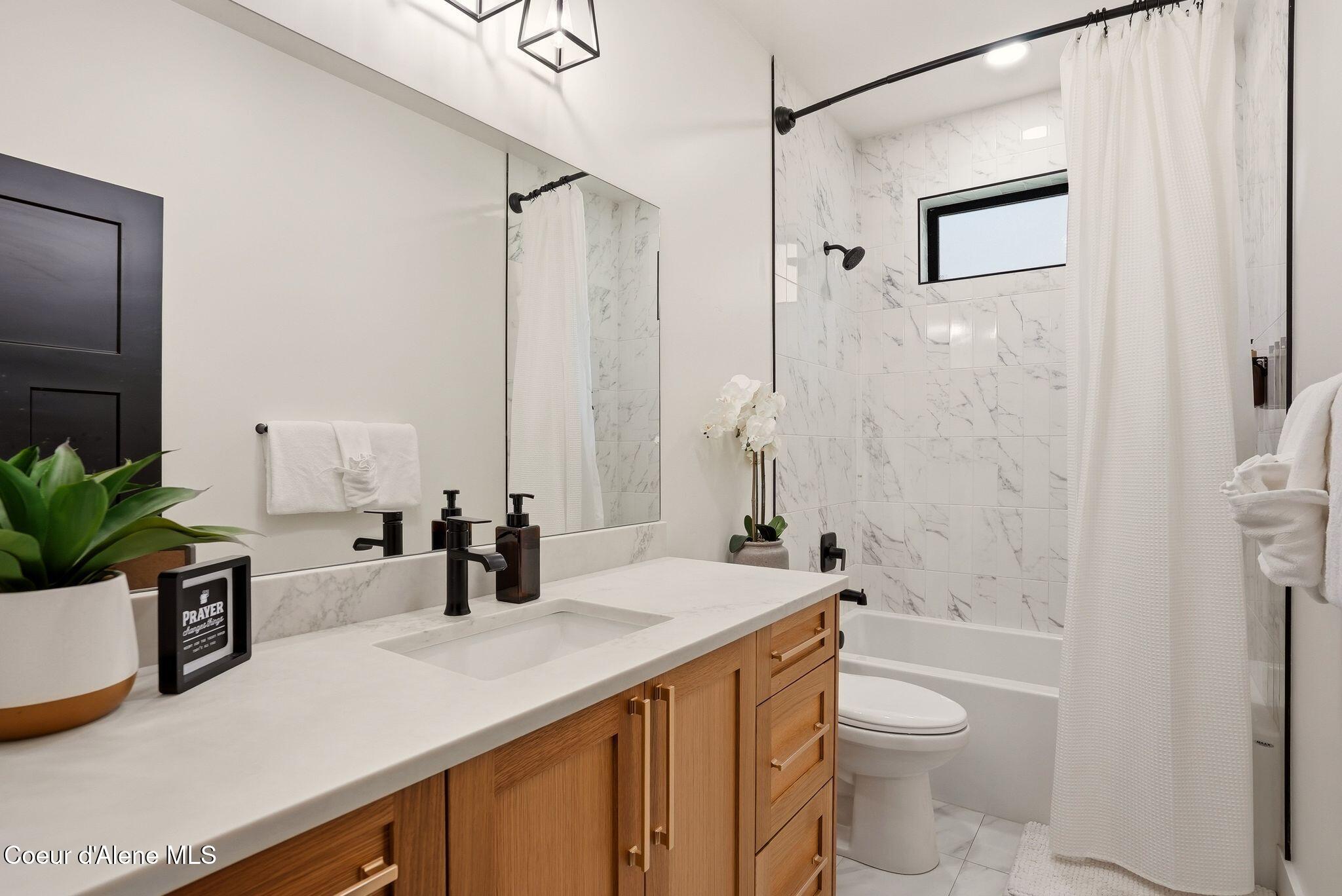 95 Klickitat Road Cocolalla, ID 83813 - Photo 36 of 66 Bathroom