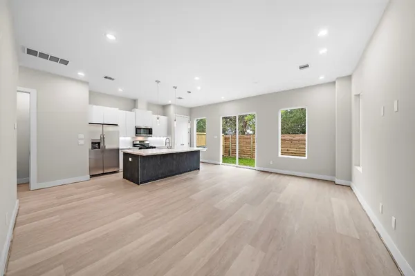 $2,275 | 28G Bucan Street, Unit B, Houston, TX 77076