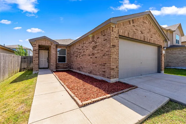 a front view of house with yard