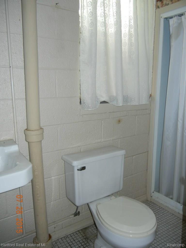 30420 Springview Street Farmington, MI 48334 - Photo 28 of 31 Walkout level bath room