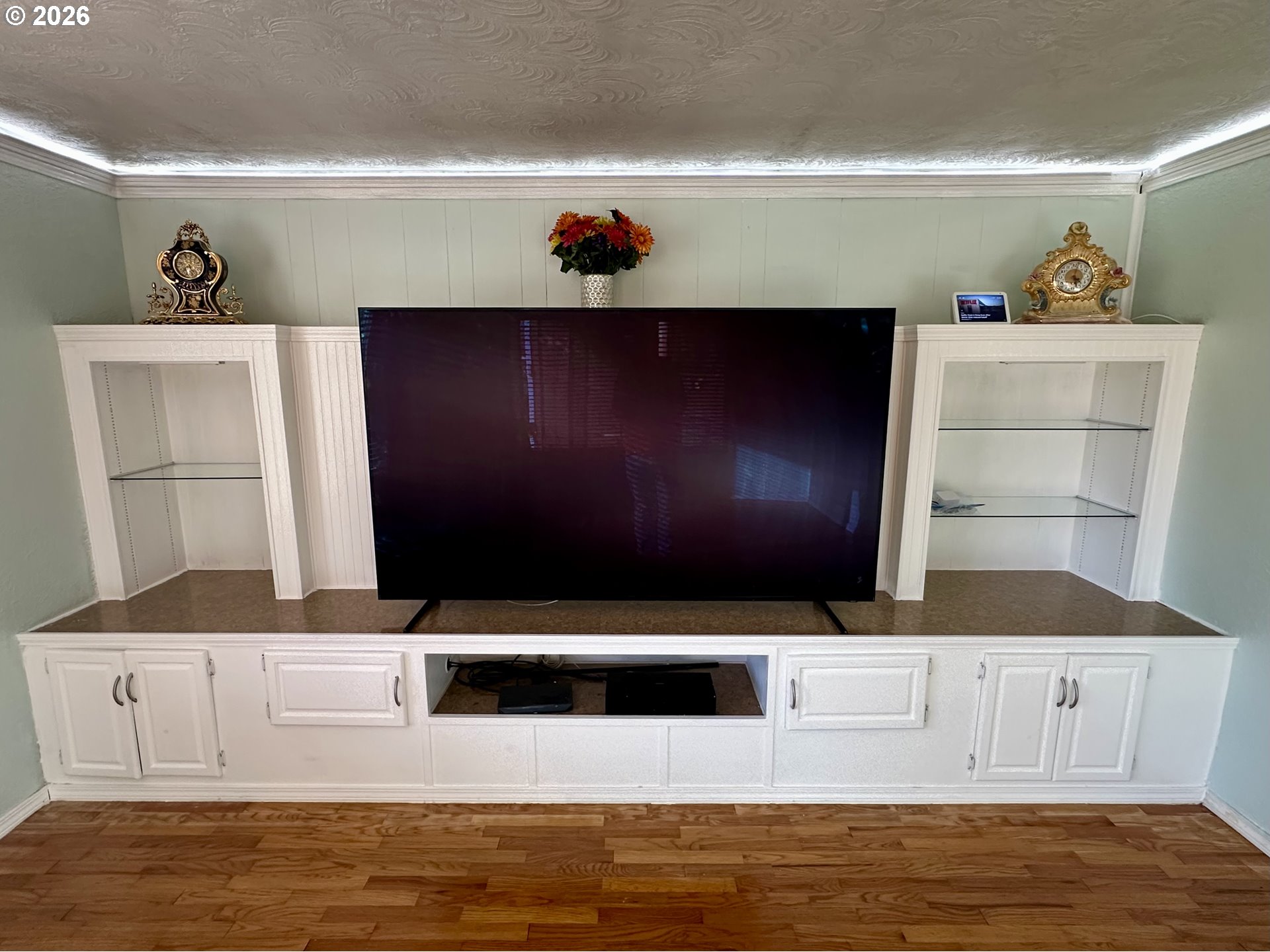 5664 Highbanks Road Springfield, OR 97478 - Photo 15 of 48 a room with table and chairs
