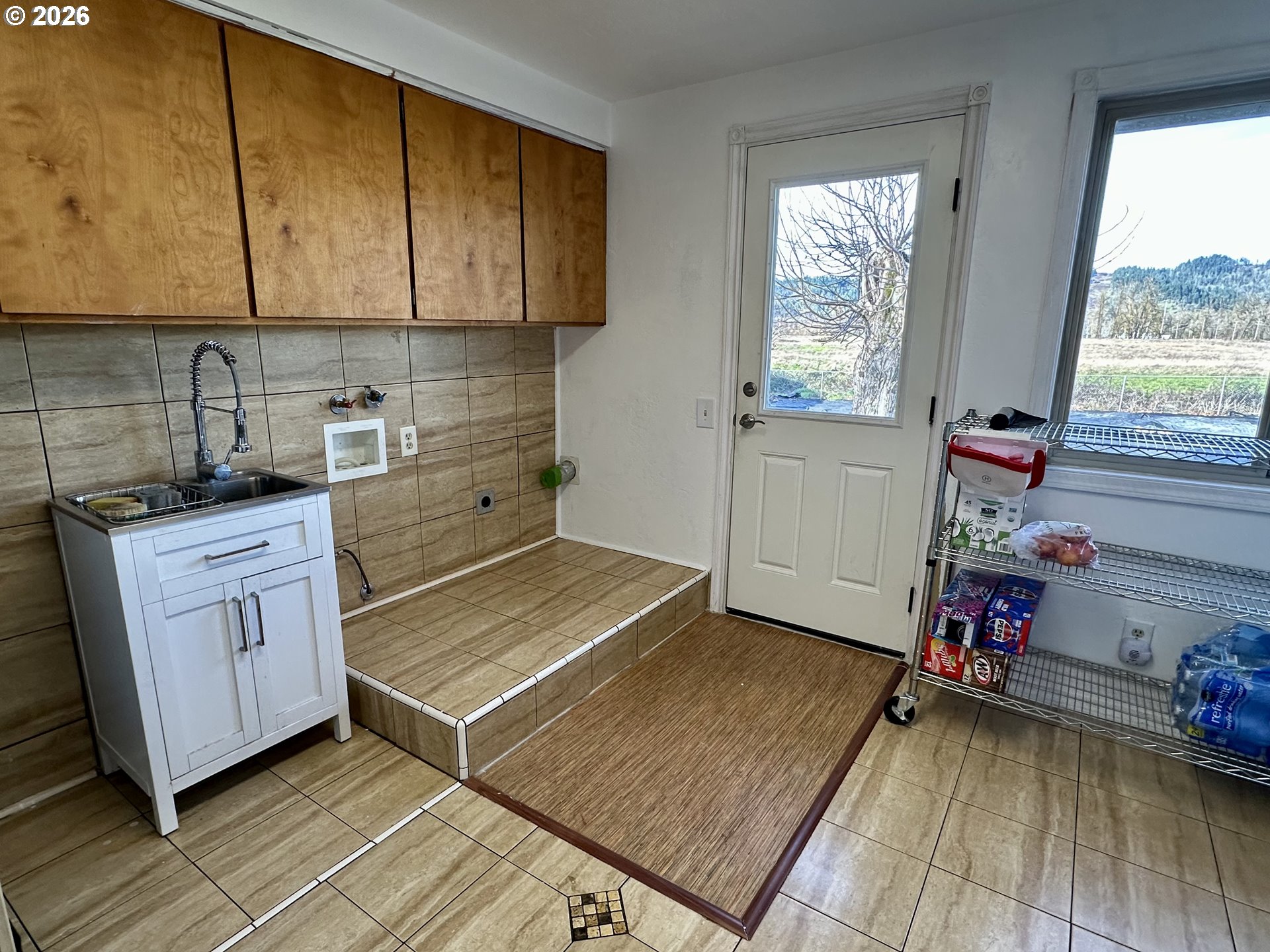 5664 Highbanks Road Springfield, OR 97478 - Photo 34 of 48 a room with gym equipment