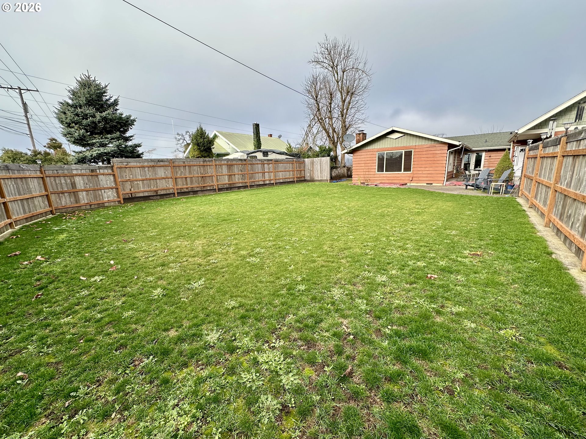 5664 Highbanks Road Springfield, OR 97478 - Photo 7 of 48 a front view of a house with garden