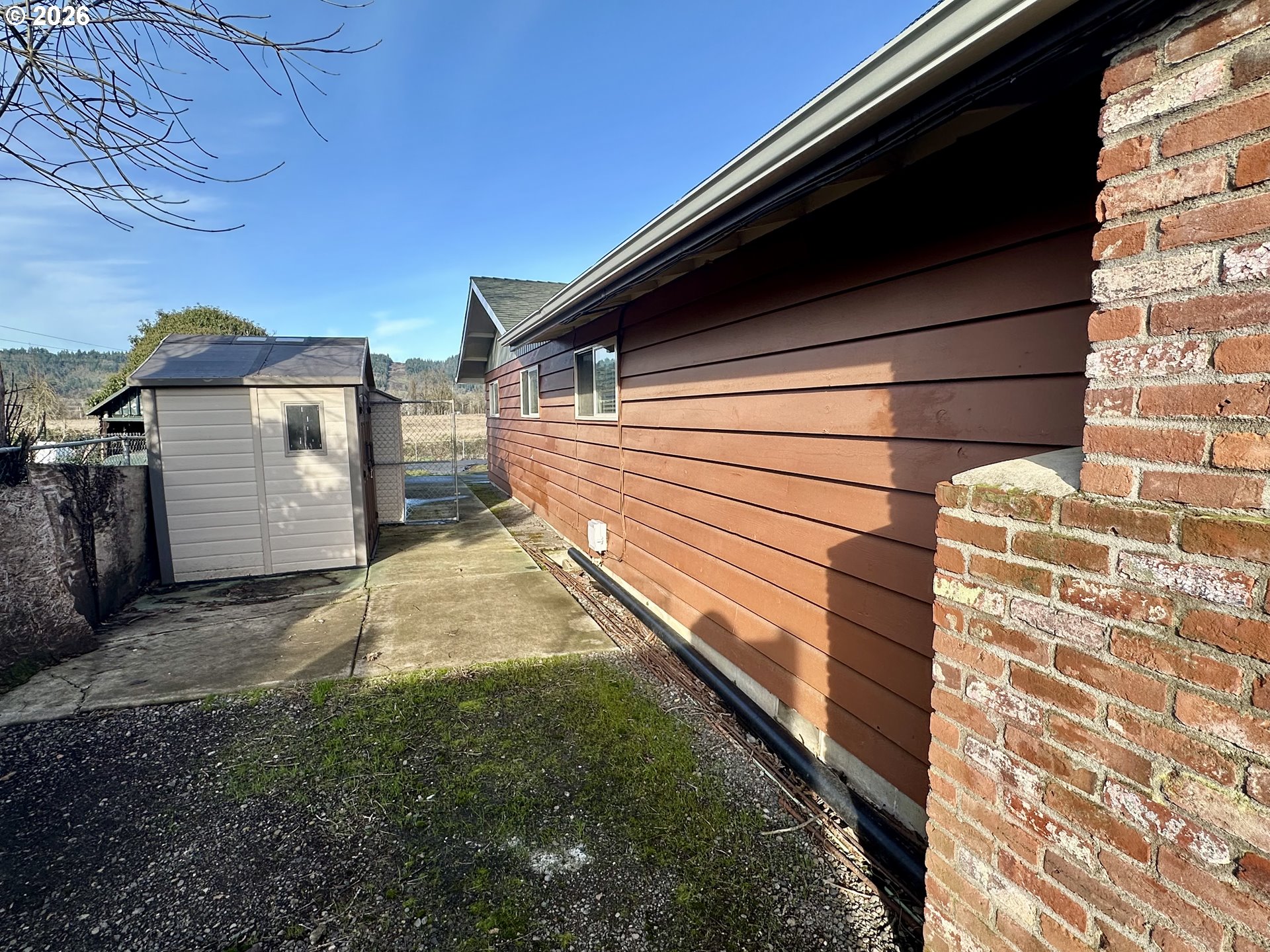 5664 Highbanks Road Springfield, OR 97478 - Photo 10 of 48 a backyard of a house