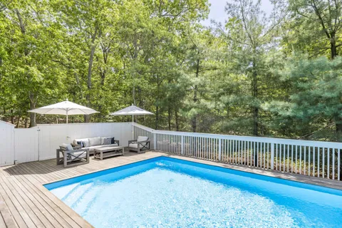 $1,795,000 | 147 Sycamore Drive, East Hampton, NY 11937