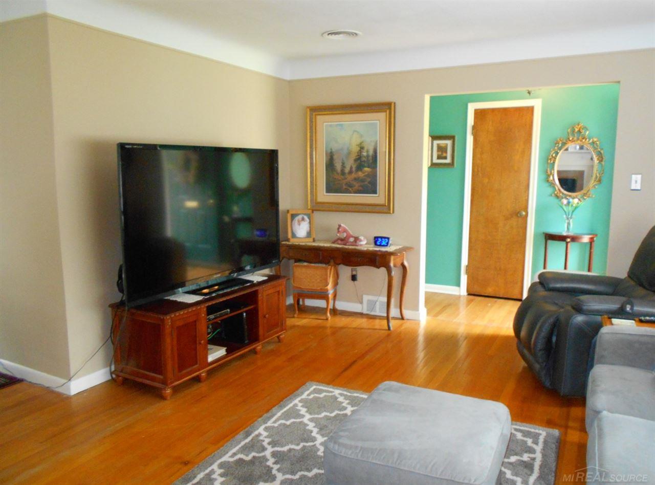 643 Barrington Road Grosse Pointe Park, MI 48230 - Photo 5 of 30
