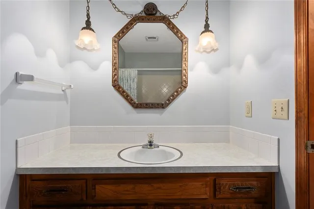 $525,000 | 2120 Pin Oak Drive, Liberty, MO 64068