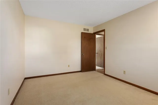 $525,000 | 2120 Pin Oak Drive, Liberty, MO 64068