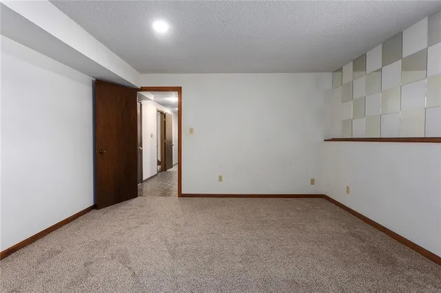 $525,000 | 2120 Pin Oak Drive, Liberty, MO 64068