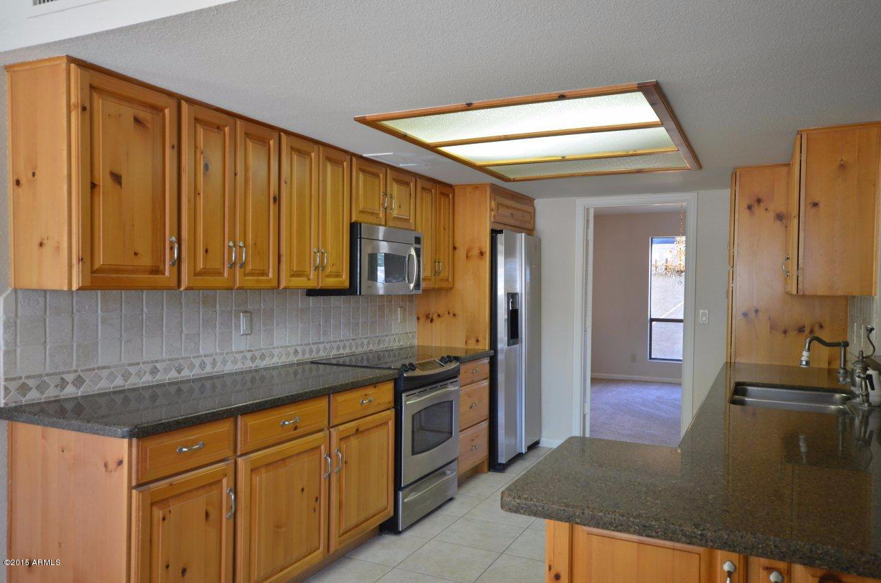 1843 East El Freda Road Tempe, AZ 85284 - Photo 7 of 23 Kitchen