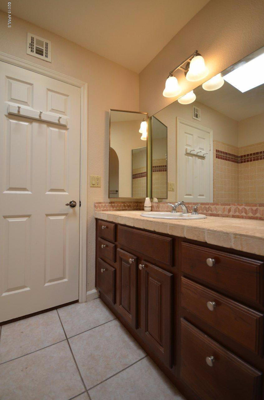 1843 East El Freda Road Tempe, AZ 85284 - Photo 10 of 23 Hall Bath