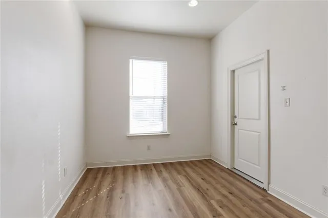 $1,975 | 501 Live Oak Street, Metairie, LA 70005