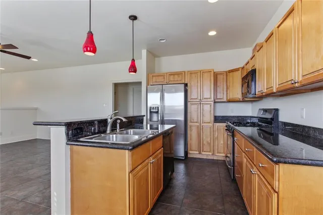 $1,975 | 501 Live Oak Street, Metairie, LA 70005