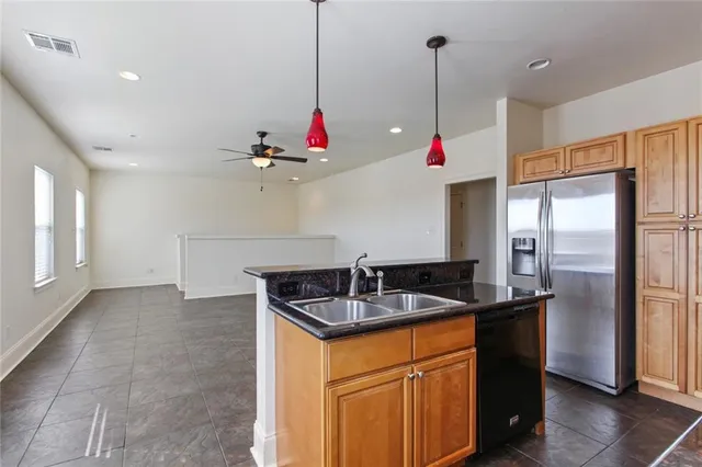 $1,975 | 501 Live Oak Street, Metairie, LA 70005