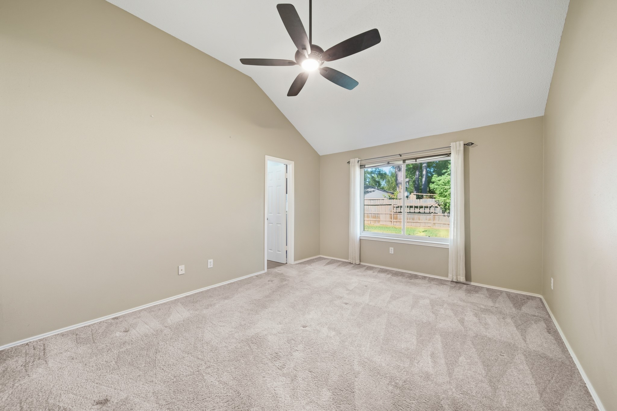 9518 Dundalk Street Spring, TX 77379 - Photo 22 of 46 an empty room with windows and ceiling fan