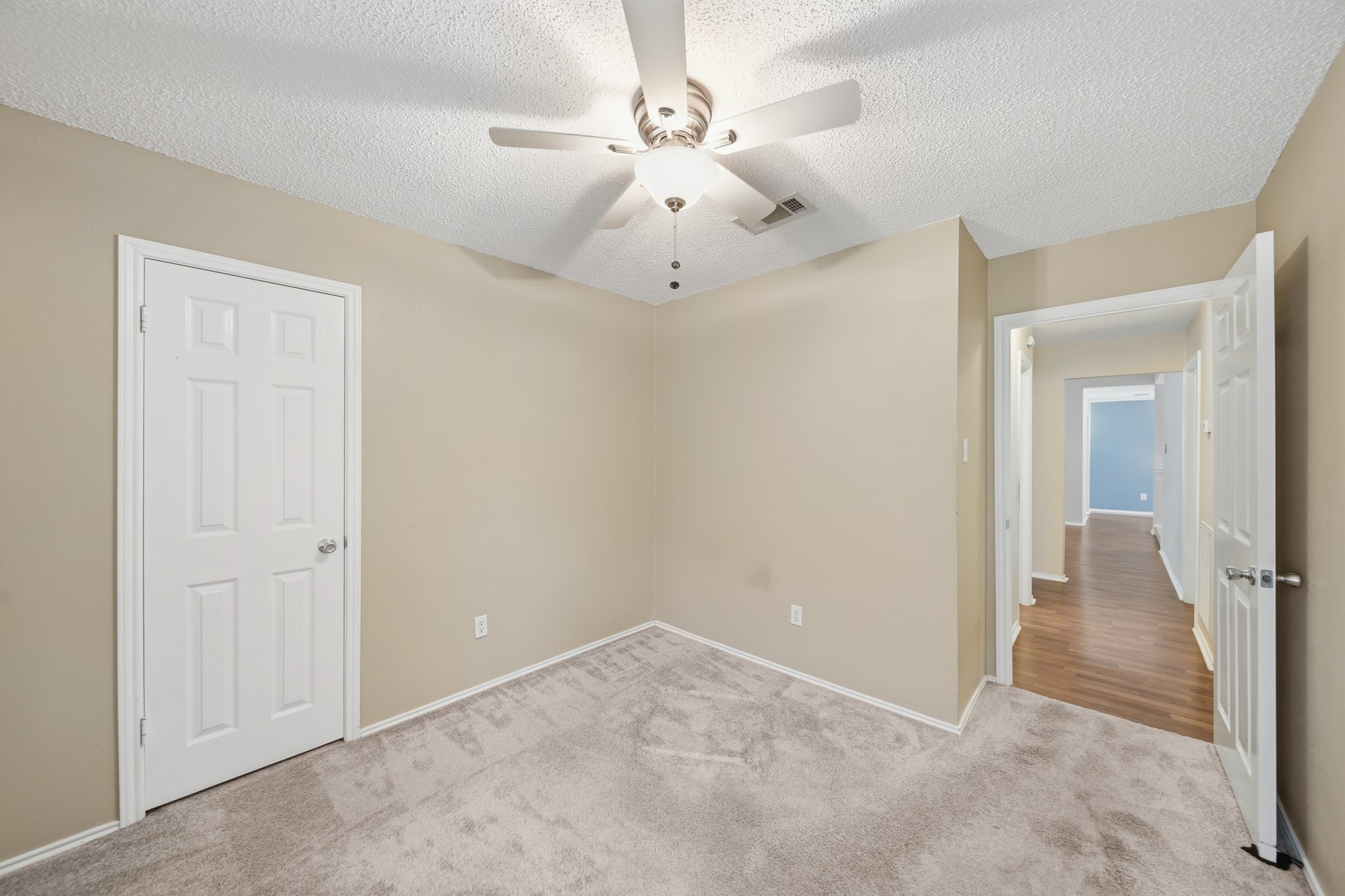 9518 Dundalk Street Spring, TX 77379 - Photo 33 of 46 an empty room with fan and a ceiling fan