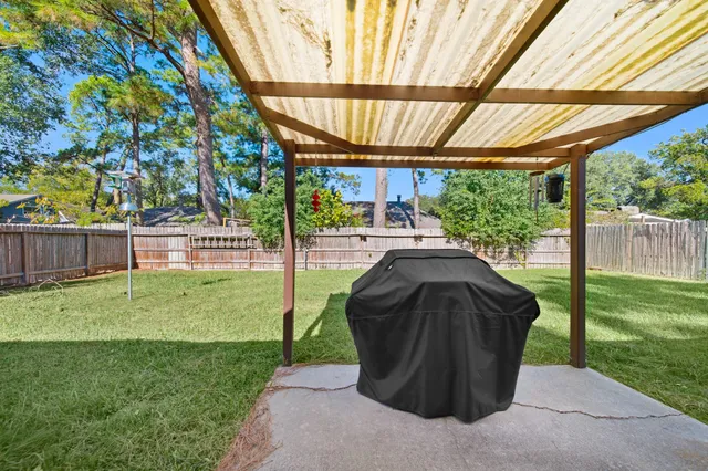 a view of a back yard of the house