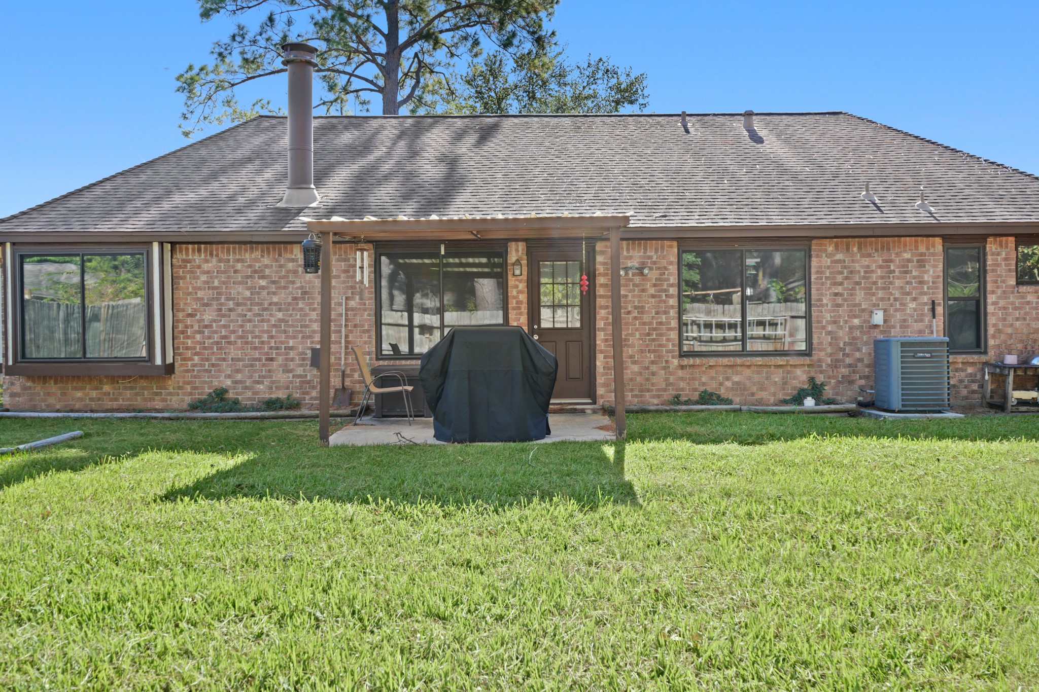 9518 Dundalk Street Spring, TX 77379 - Photo 38 of 46 front view of a house with a yard