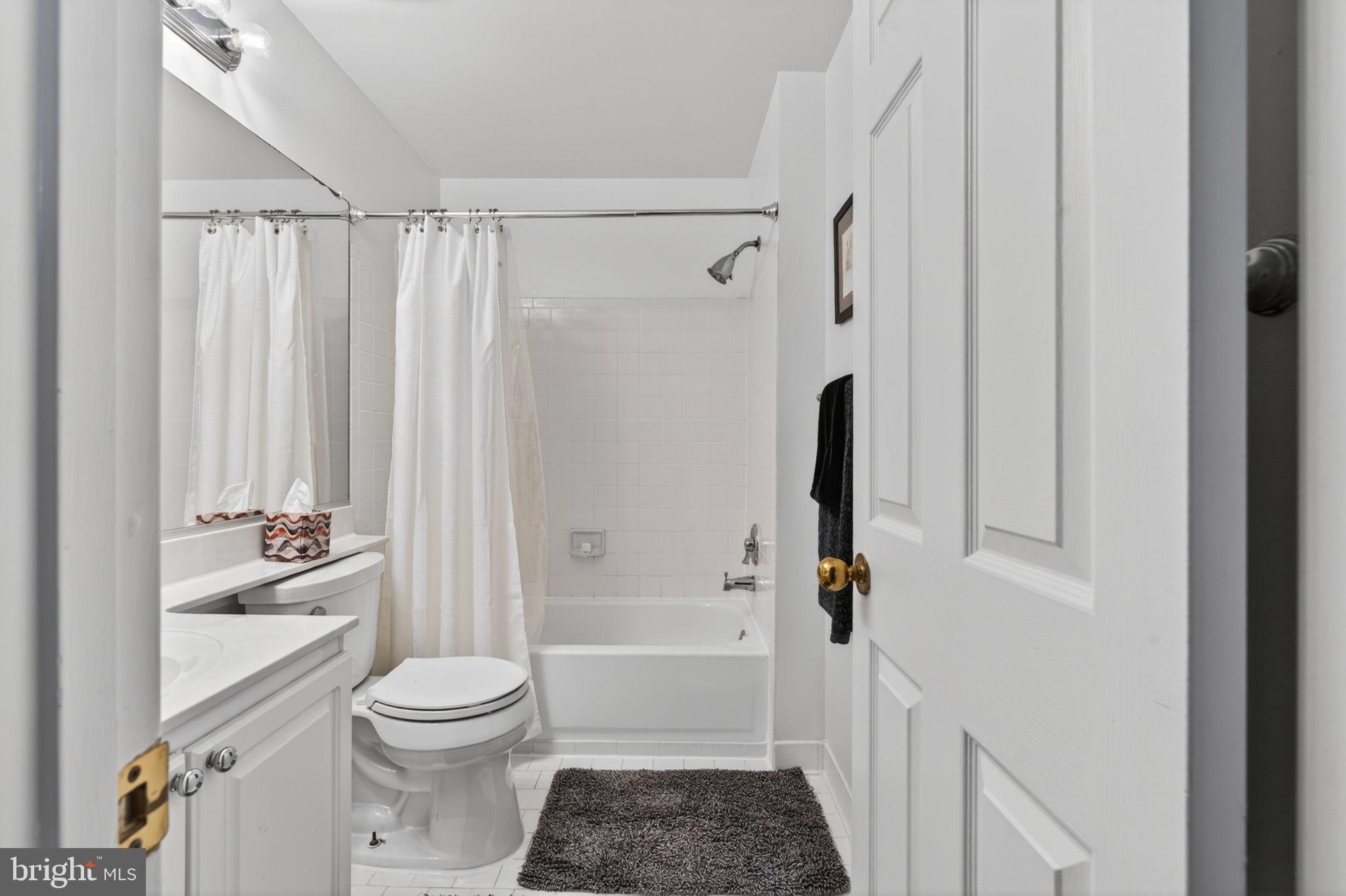 1619 R Street Northwest, Unit 101 Washington, DC 20009 - Photo 23 of 28