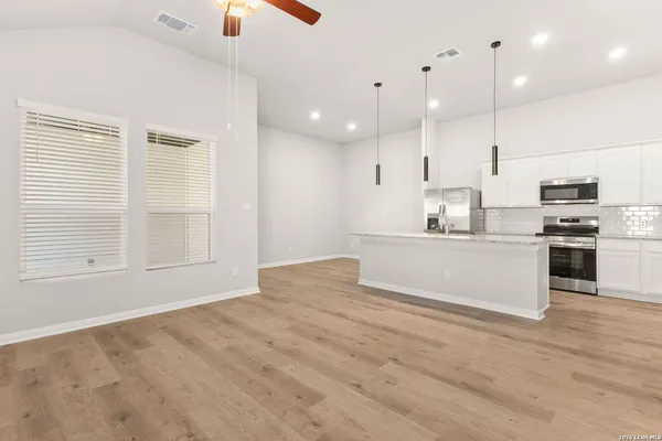 $1,850 | 483 Nespral Drive, San Antonio, TX 78253