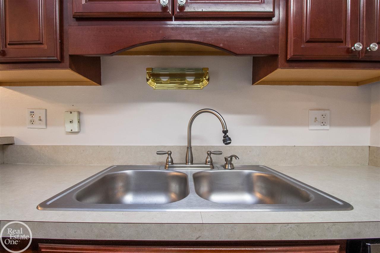 1663 Riverside Drive Rochester, MI 48309 - Photo 15 of 34 Split Stainless Sink