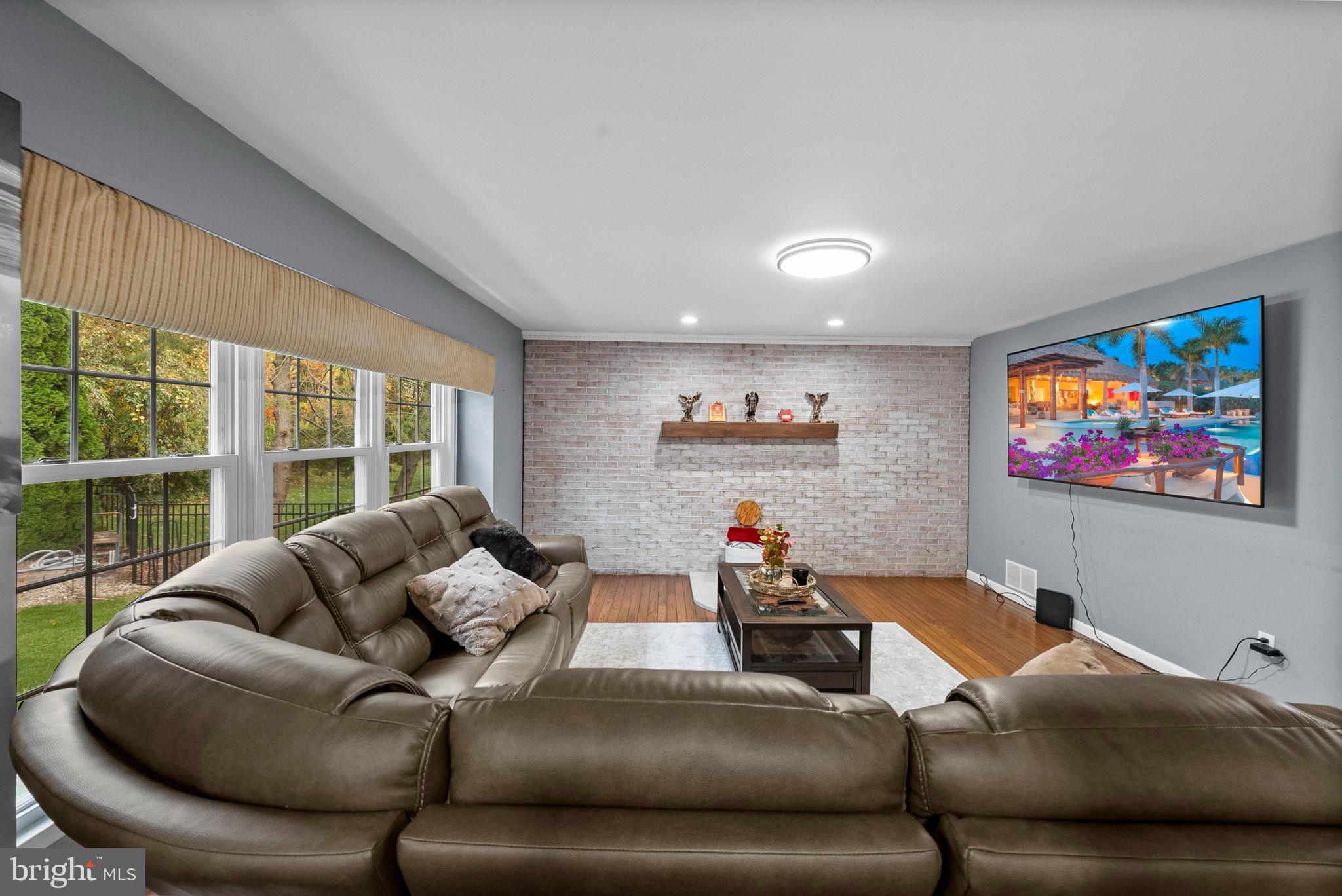 40 Doe Drive Hamilton, NJ 08620 - Photo 20 of 62 a bed room with furniture and a large window