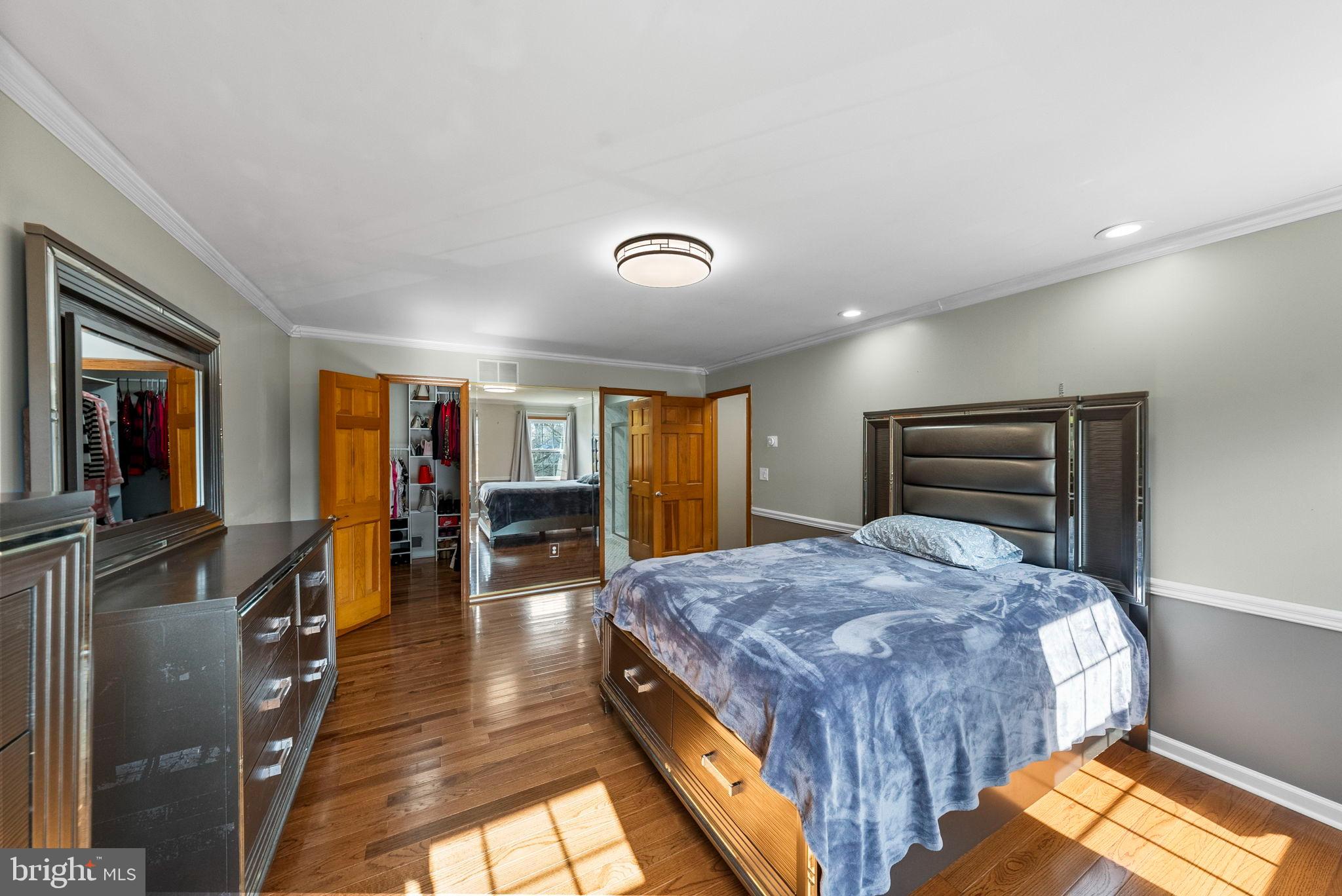 40 Doe Drive Hamilton, NJ 08620 - Photo 35 of 62 a bedroom with a bed and wooden floor