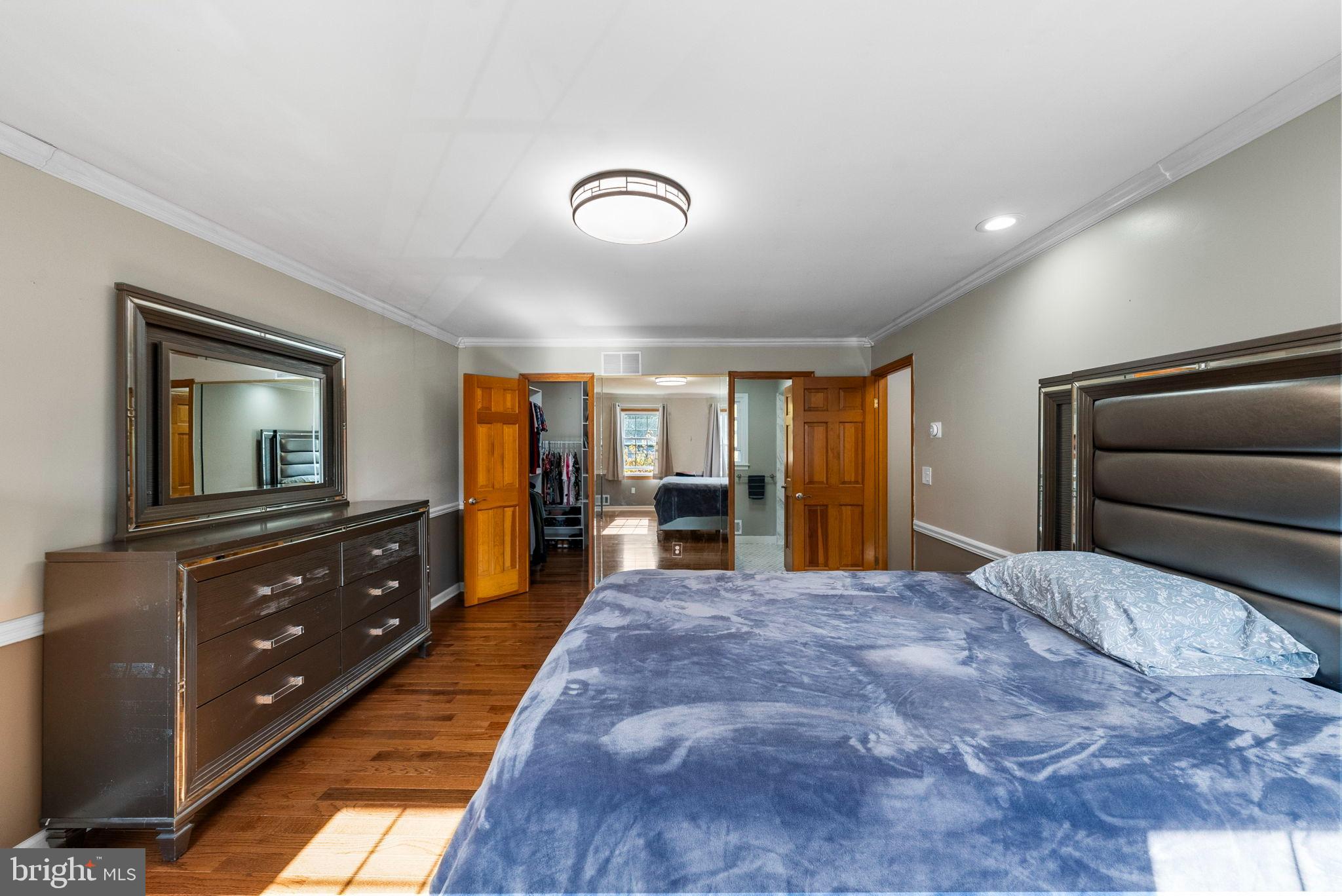 40 Doe Drive Hamilton, NJ 08620 - Photo 37 of 62 a large bedroom with a bed and a dresser