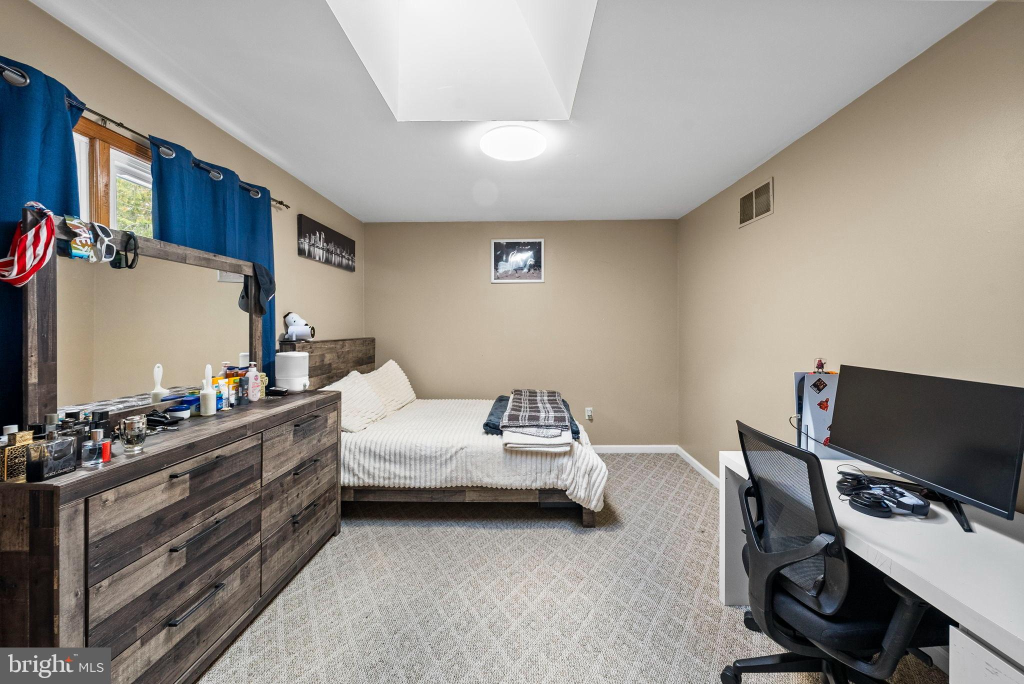 40 Doe Drive Hamilton, NJ 08620 - Photo 61 of 62 a bedroom with a bed and a desk