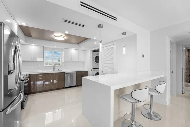 $679,000 | 301 Lake Shore Drive, Unit 411, Lake Park, FL 33403